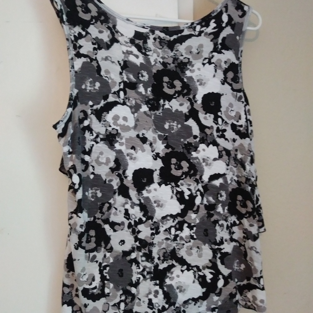 🛑LAST CHANCE🛑CROFT & BARROW Ruffled Tank - Picture 4 of 7